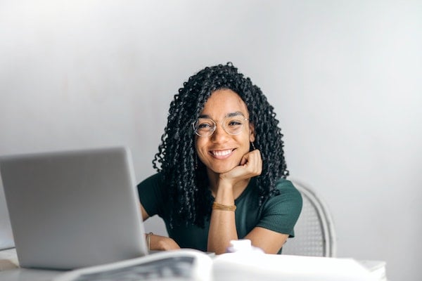 woman-with-laptop